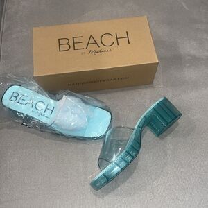 Nwt in box Matisse beach 2” aqua colored clogs